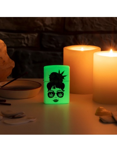 Brichetă Zippo 49837 Cannabis Girl Glow in the Dark